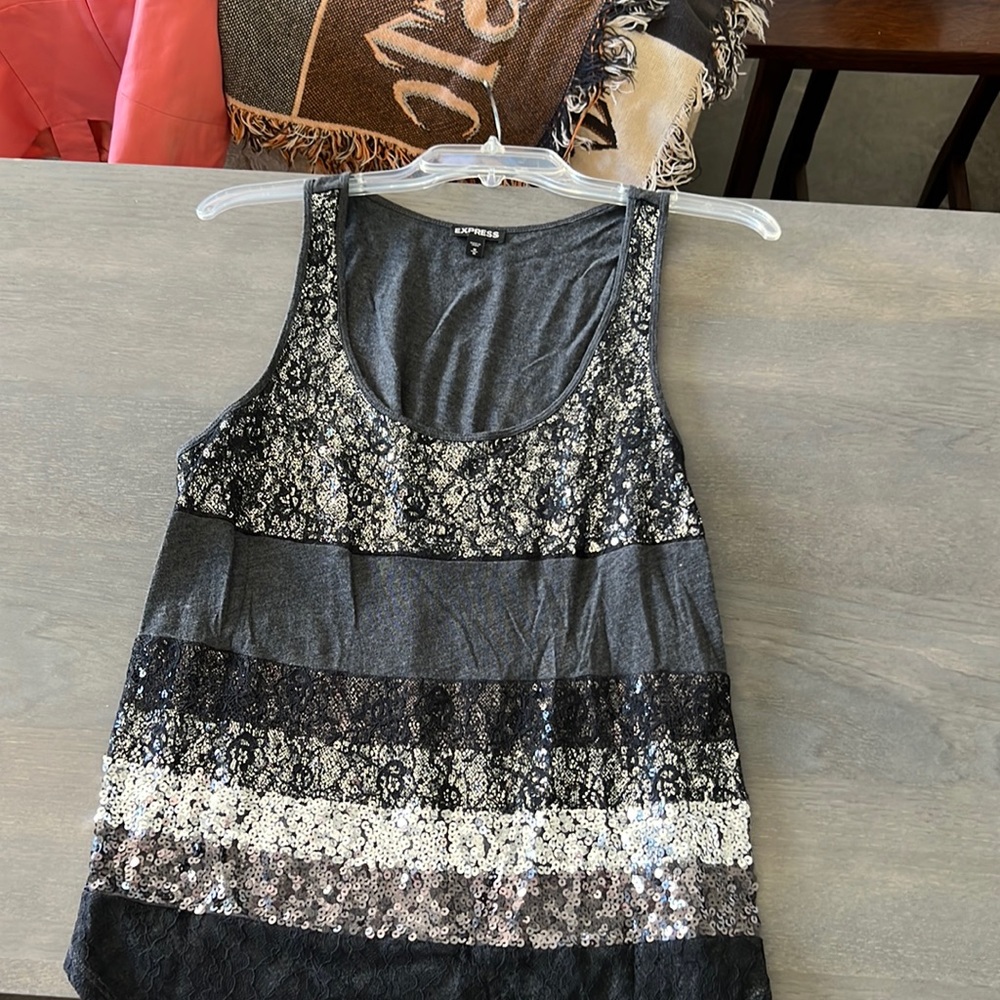 Express size M tank top, excellent condition!